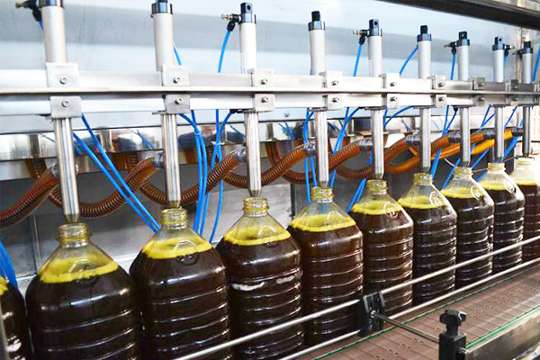 自动称重灌装机助力企业实现高精度、、高效率的智能生产